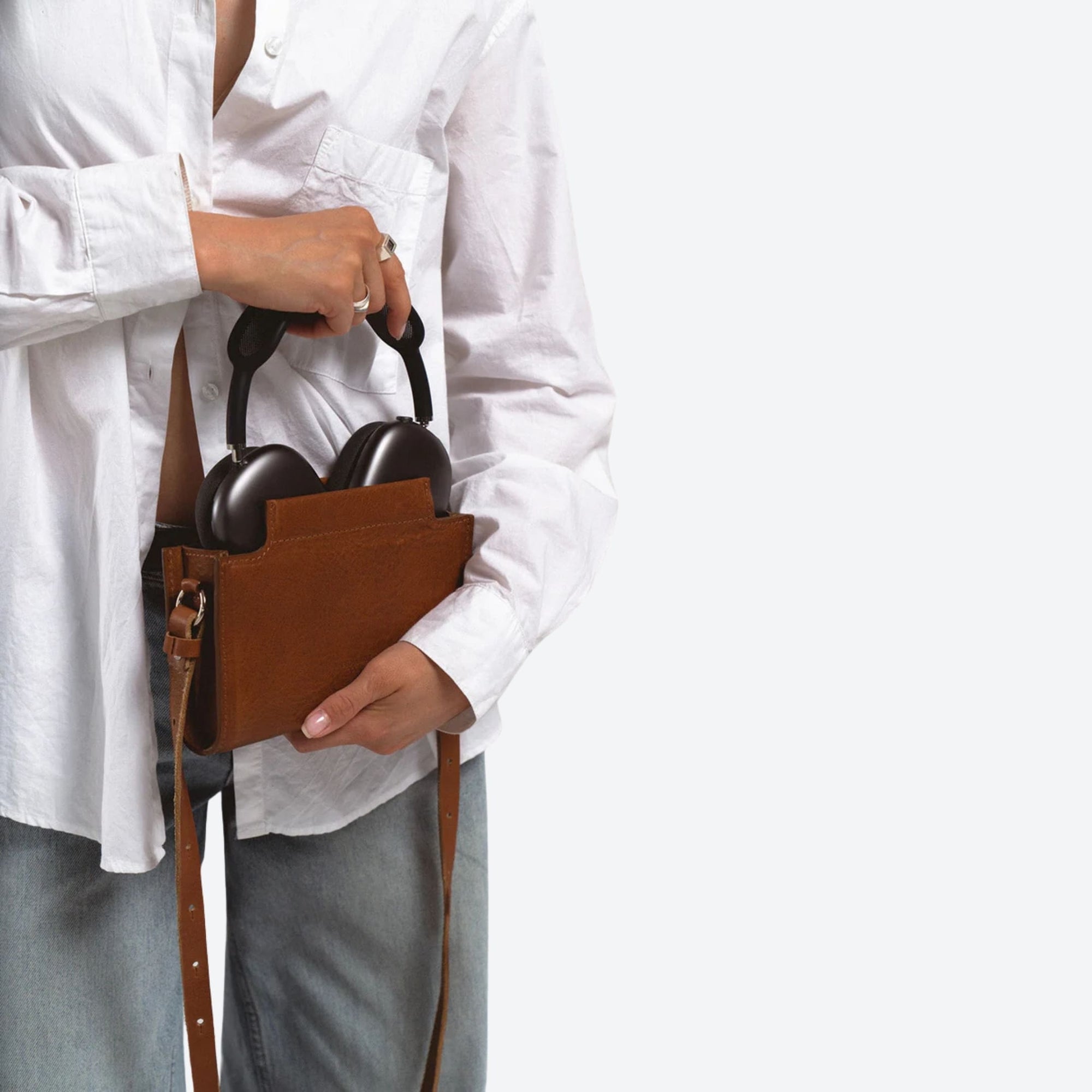 The Minimalist 3.0 Leather Case for AirPods Max (Brown)